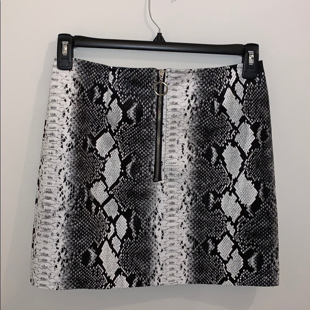 White and Black Women’s Snakeskin skirt